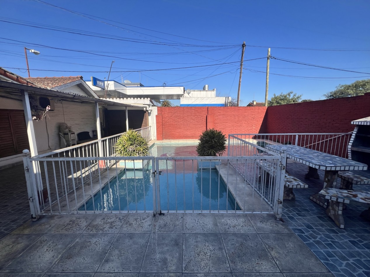 Chalet 6 Ambientes y 3 Locales - Ciudad Evita