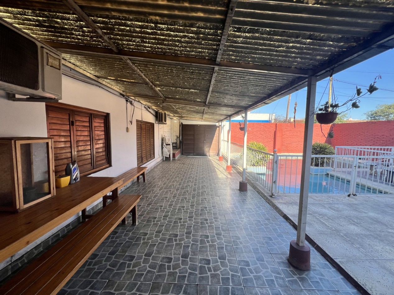 Chalet 6 Ambientes y 3 Locales - Ciudad Evita