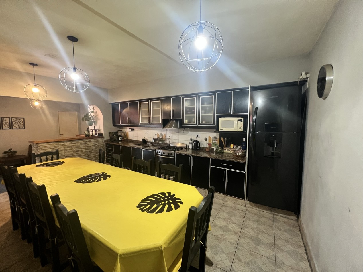 Chalet 6 Ambientes y 3 Locales - Ciudad Evita
