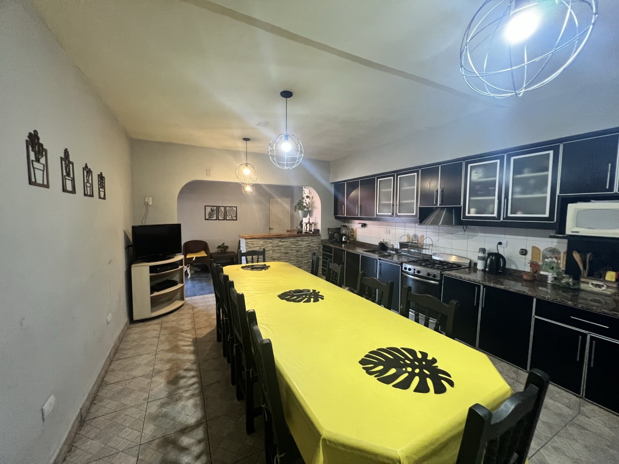 Chalet 6 Ambientes y 3 Locales - Ciudad Evita
