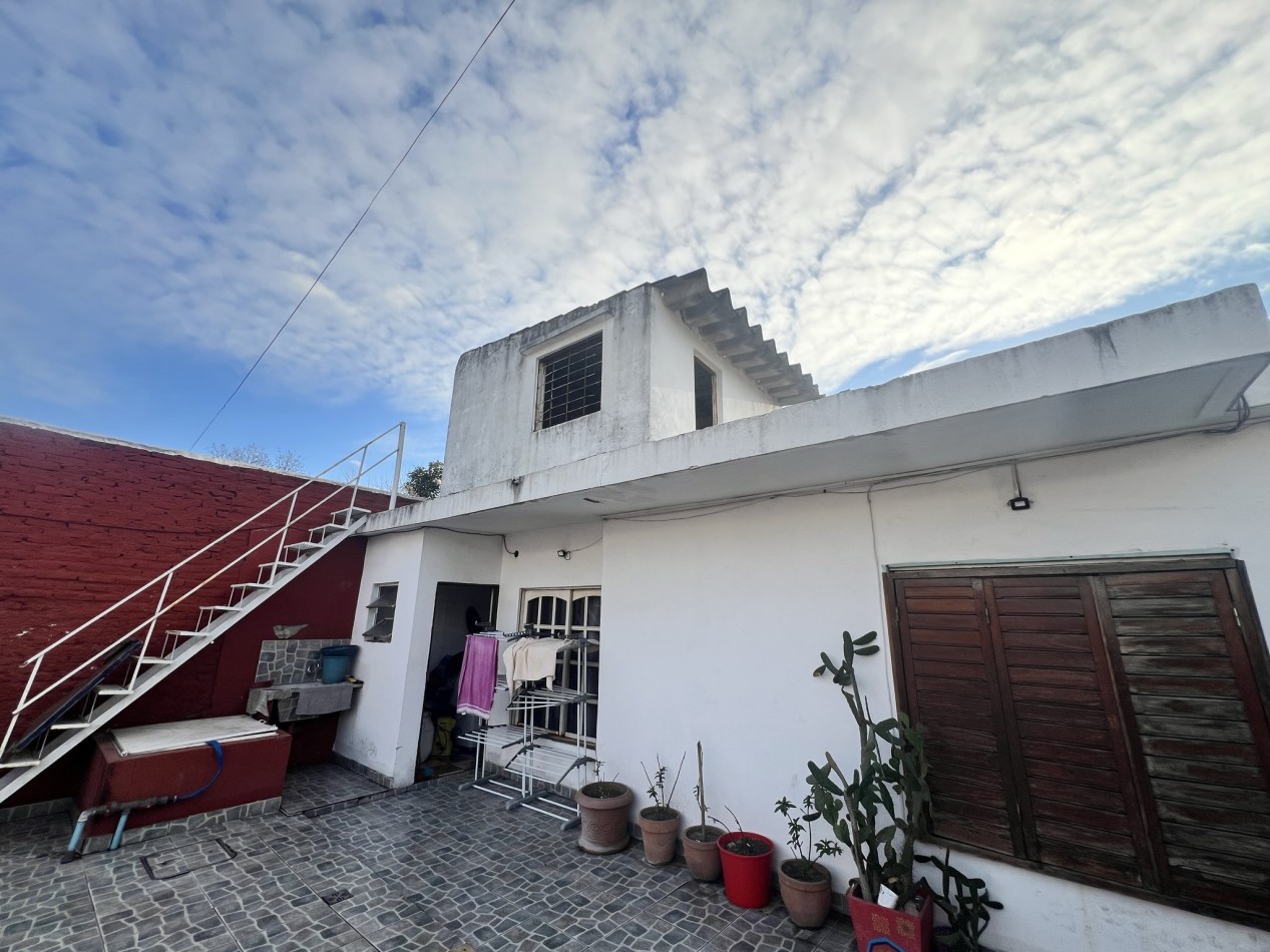 Chalet 6 Ambientes y 3 Locales - Ciudad Evita