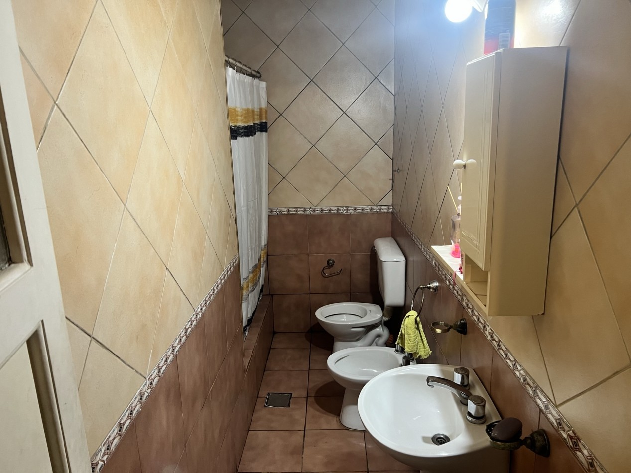 Chalet 6 Ambientes y 3 Locales - Ciudad Evita