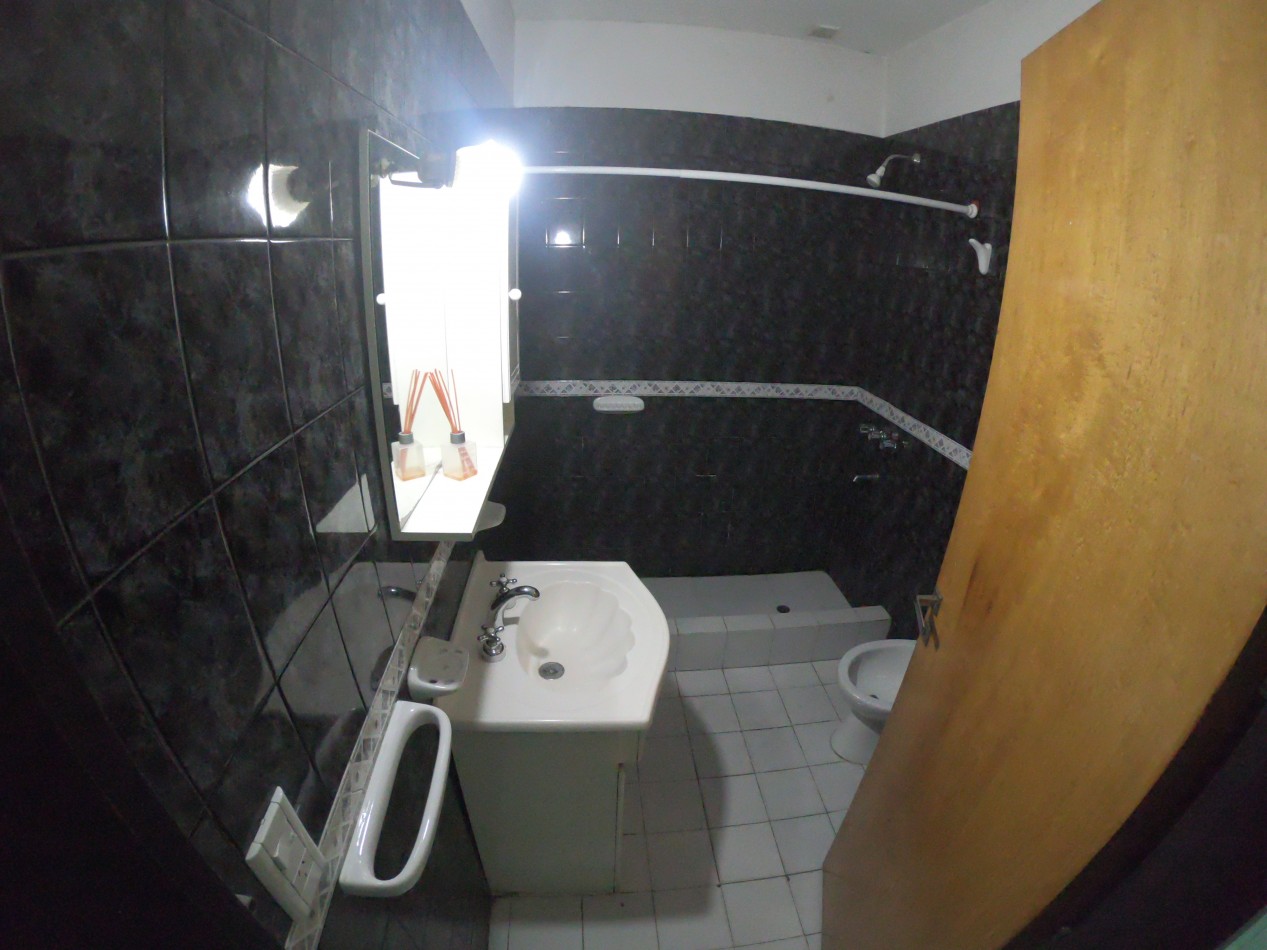 Casa en Venta de 2 Dorm. C/ Cochera en Ciudad Evita