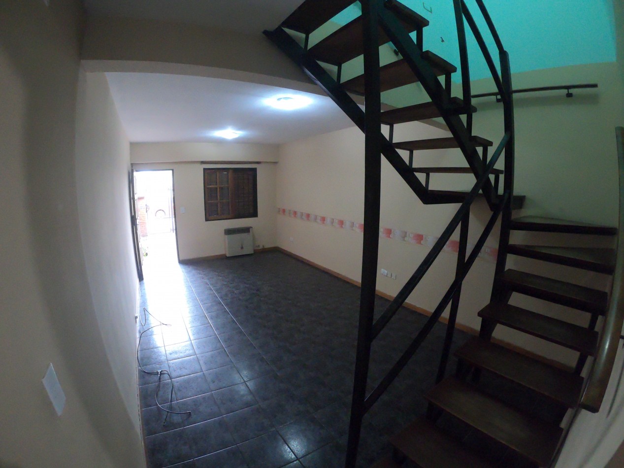 Casa en Venta de 2 Dorm. C/ Cochera en Ciudad Evita