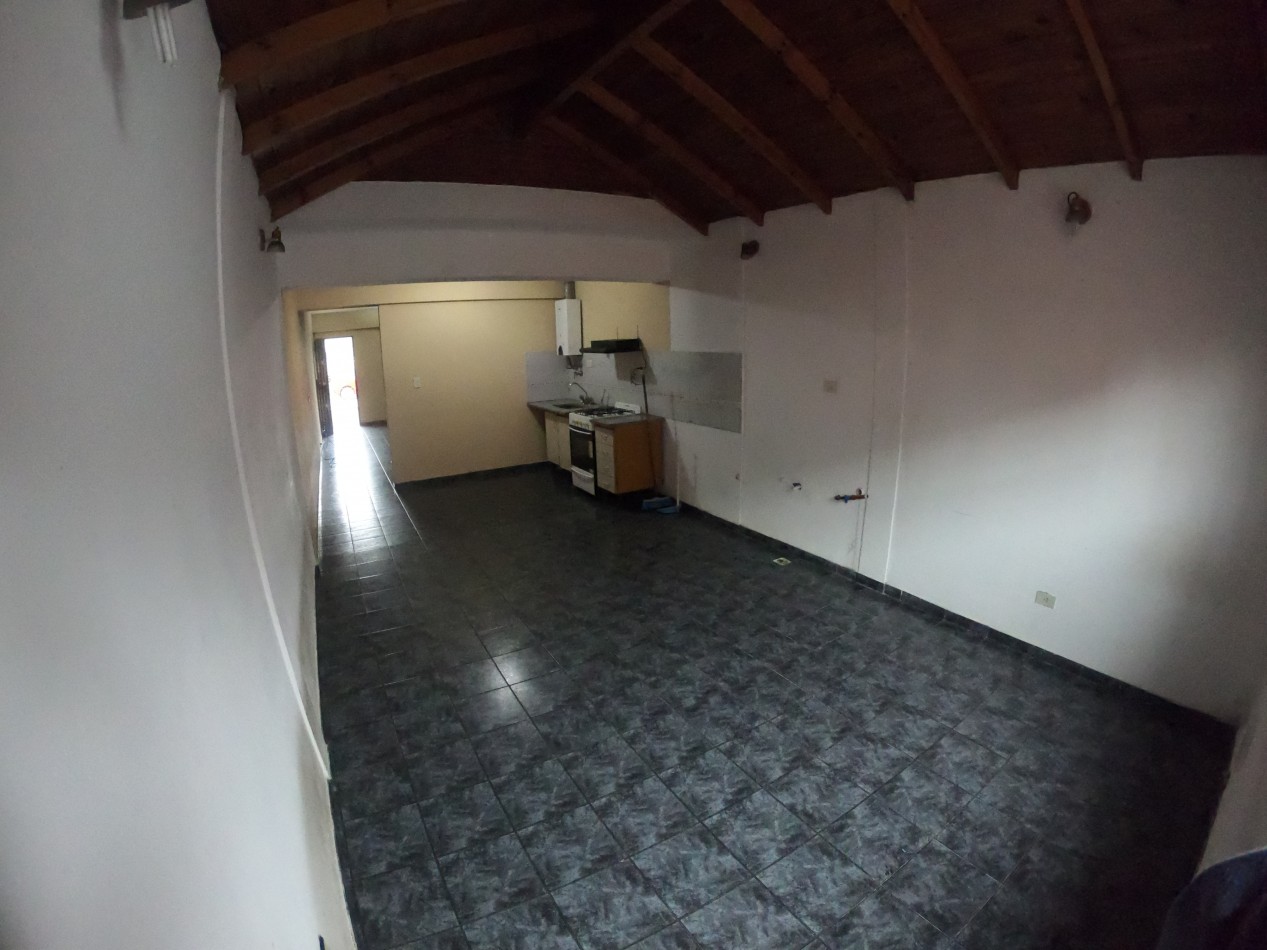 Casa en Venta de 2 Dorm. C/ Cochera en Ciudad Evita
