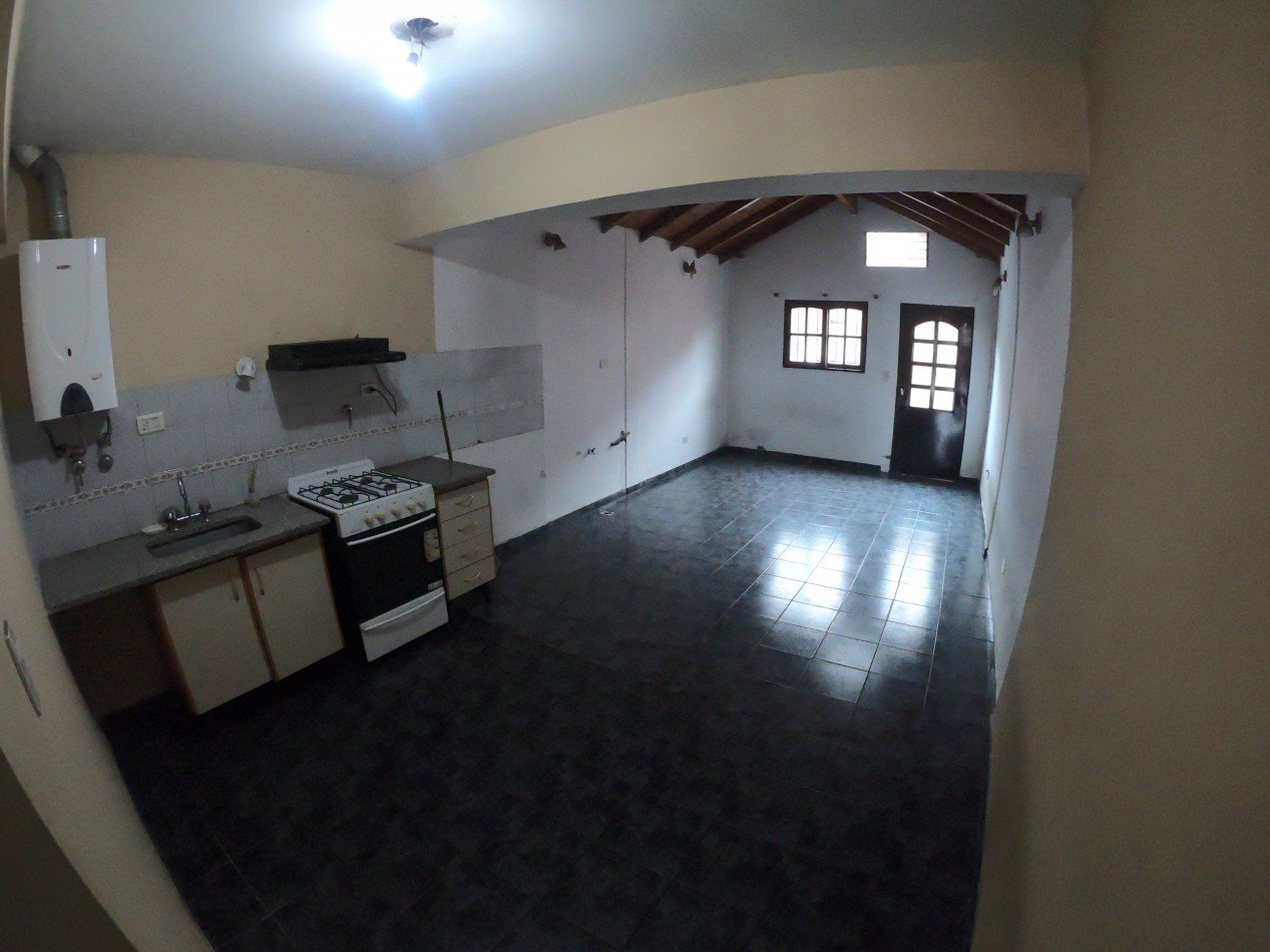 Casa en Venta de 2 Dorm. C/ Cochera en Ciudad Evita