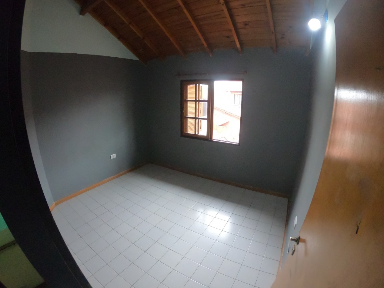Casa en Venta de 2 Dorm. C/ Cochera en Ciudad Evita