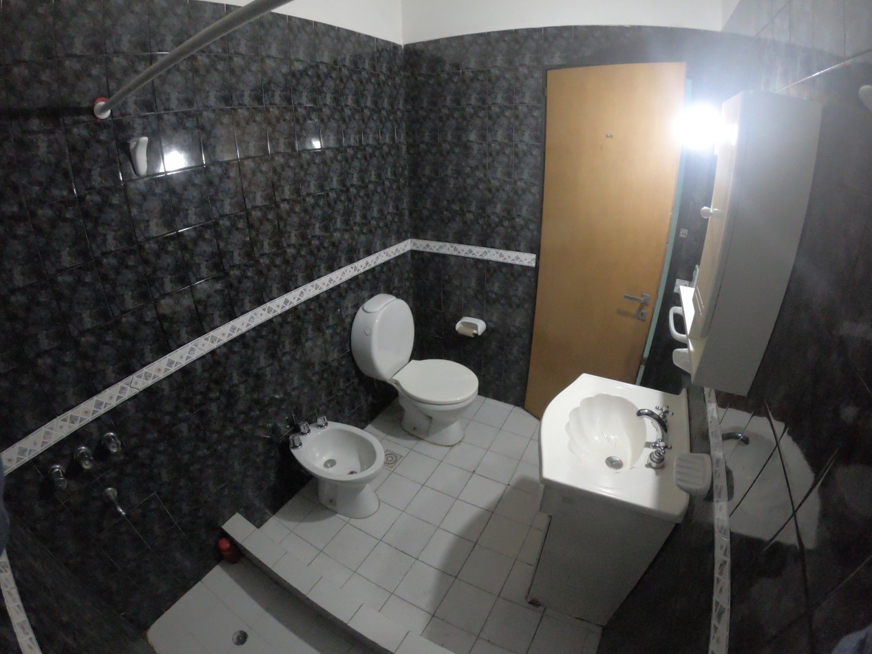 Casa en Venta de 2 Dorm. C/ Cochera en Ciudad Evita