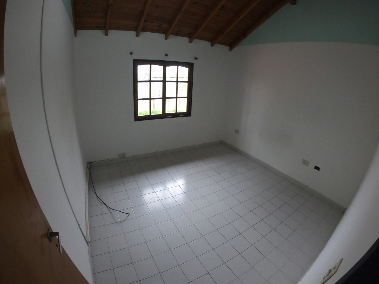 Casa en Venta de 2 Dorm. C/ Cochera en Ciudad Evita