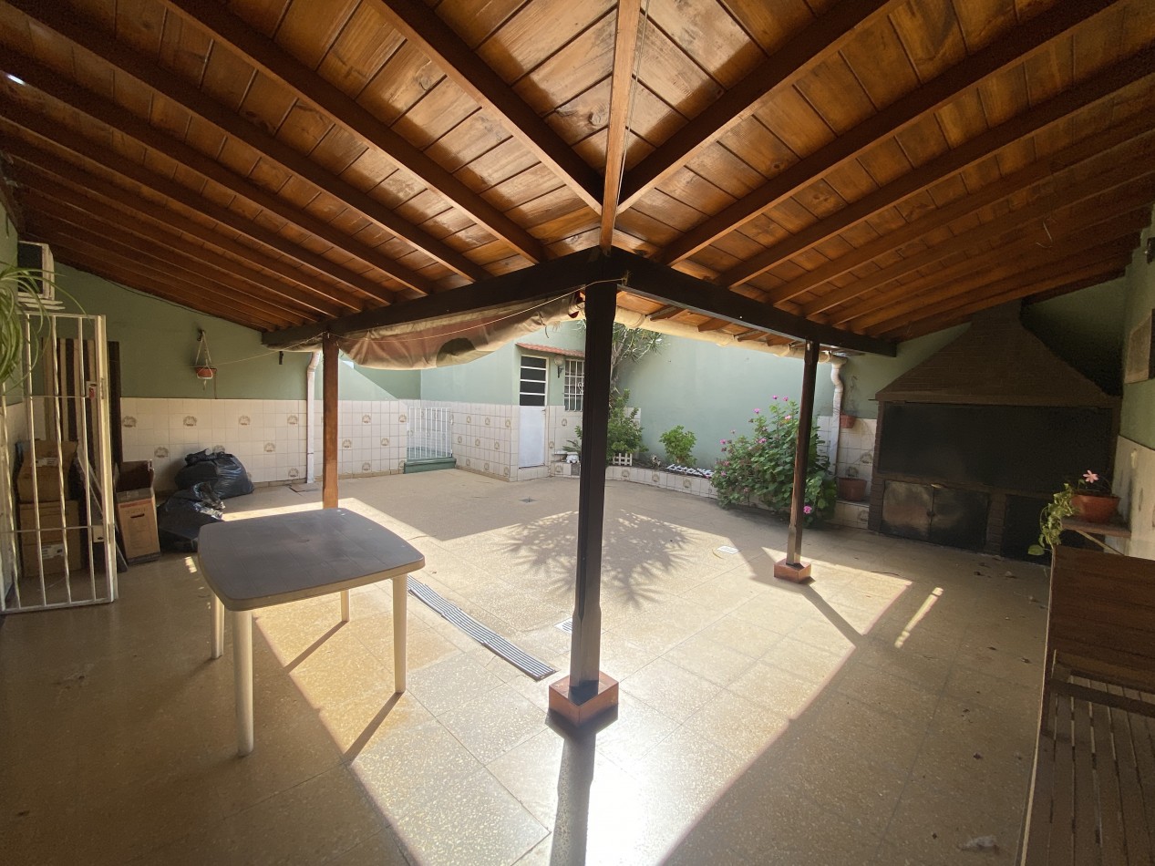 Casa en Alquiler de 2 Dorm. C/ Cochera en Villa Madero