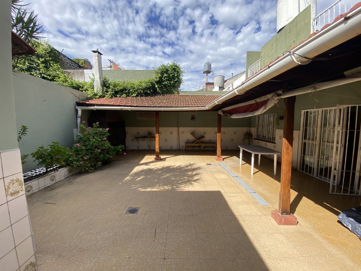 Casa en Alquiler de 2 Dorm. C/ Cochera en Villa Madero