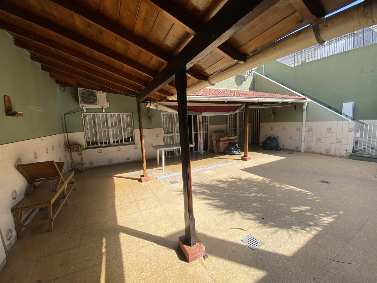 Casa en Alquiler de 2 Dorm. C/ Cochera en Villa Madero