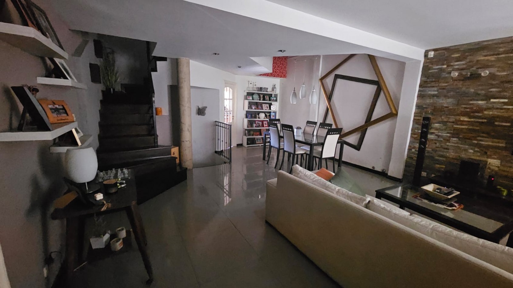 Casa 5 ambientes con piscina, Ramos Mejia