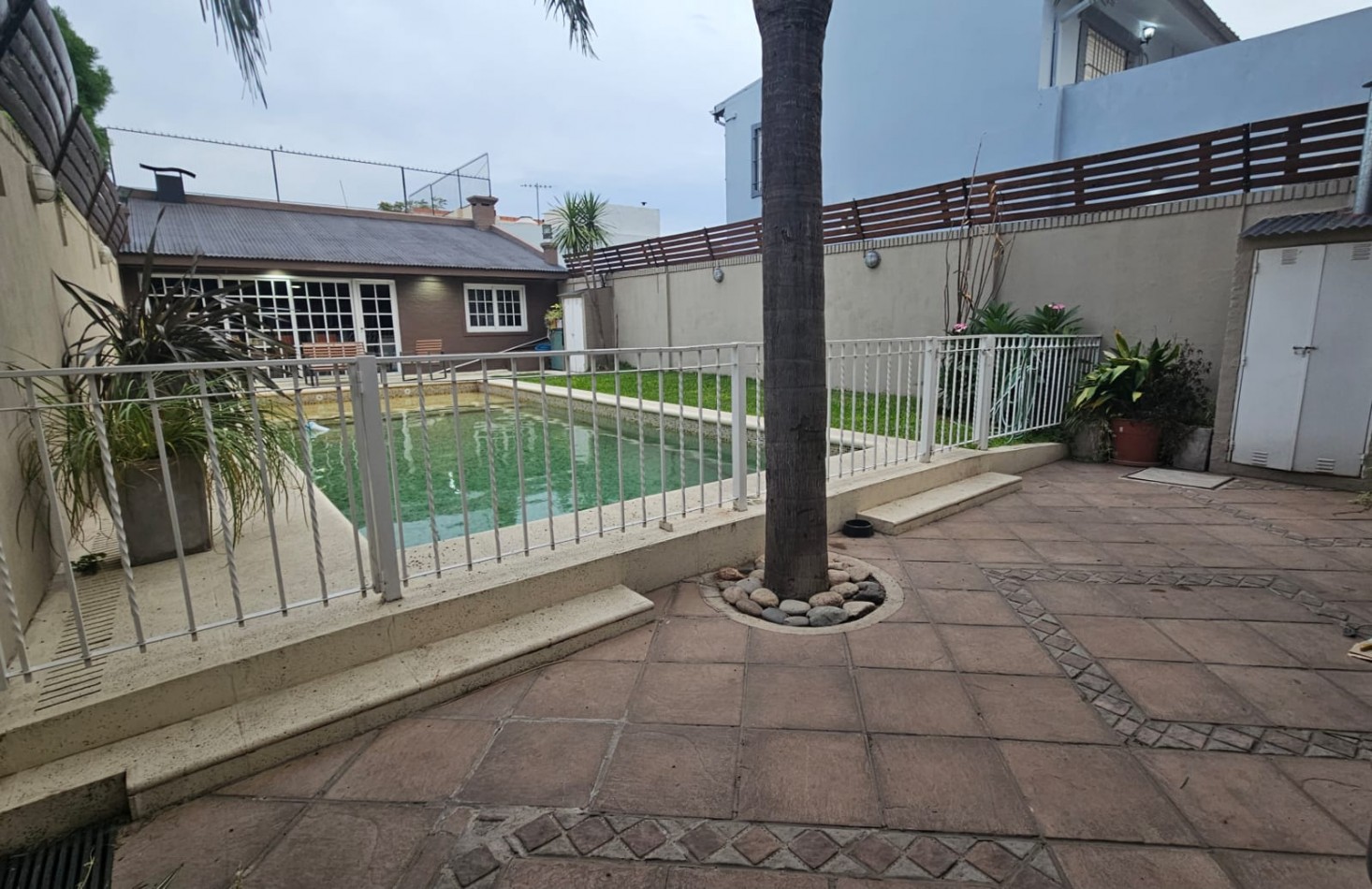 Casa 5 ambientes con piscina, Ramos Mejia