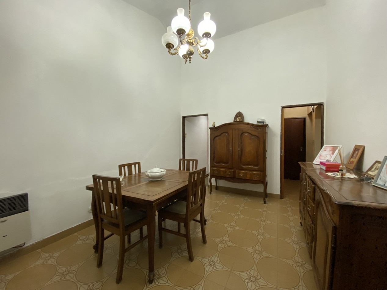 Casa en venta de 3 Dorm. C/Cochera en Ciudad Evita