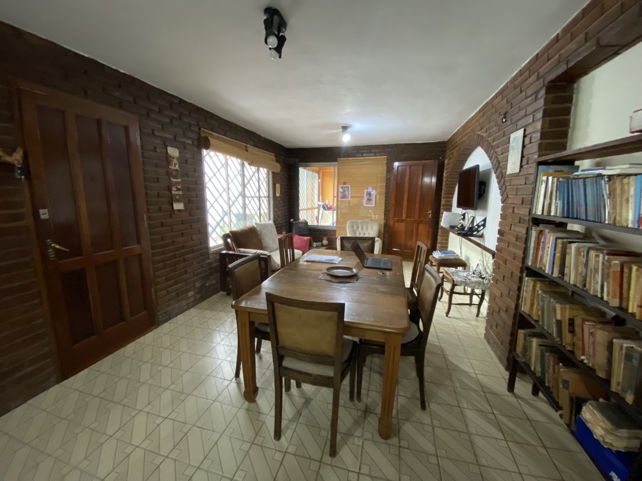 Casa en venta de 3 Dorm. C/Cochera en Ciudad Evita