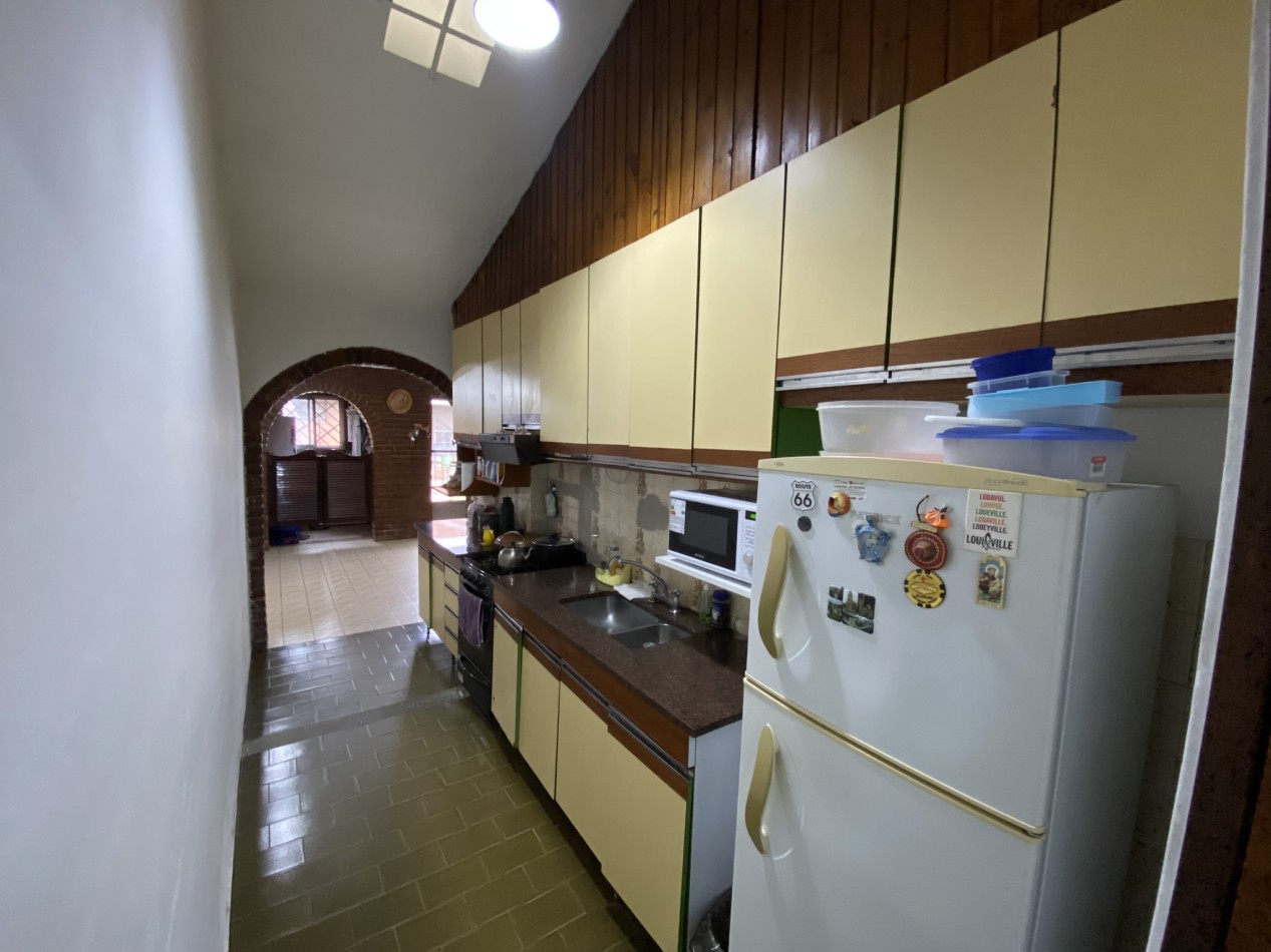 Casa en venta de 3 Dorm. C/Cochera en Ciudad Evita