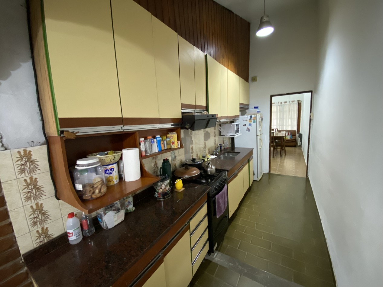 Casa en venta de 3 Dorm. C/Cochera en Ciudad Evita