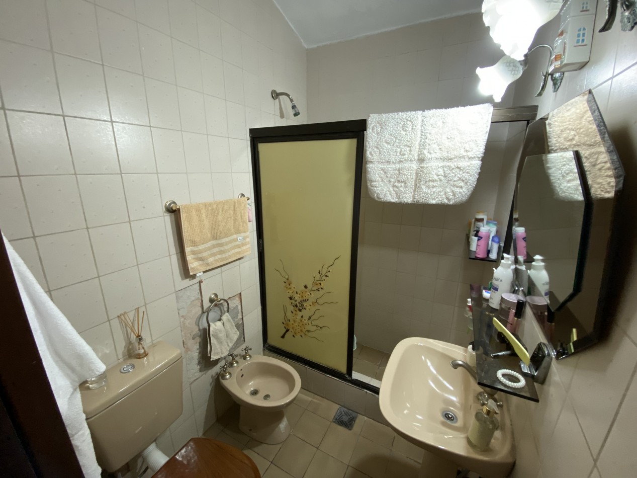 Casa en venta de 3 Dorm. C/Cochera en Ciudad Evita