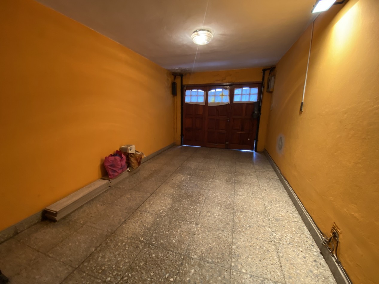 Casa en venta de 3 Dorm. C/Cochera en Ciudad Evita