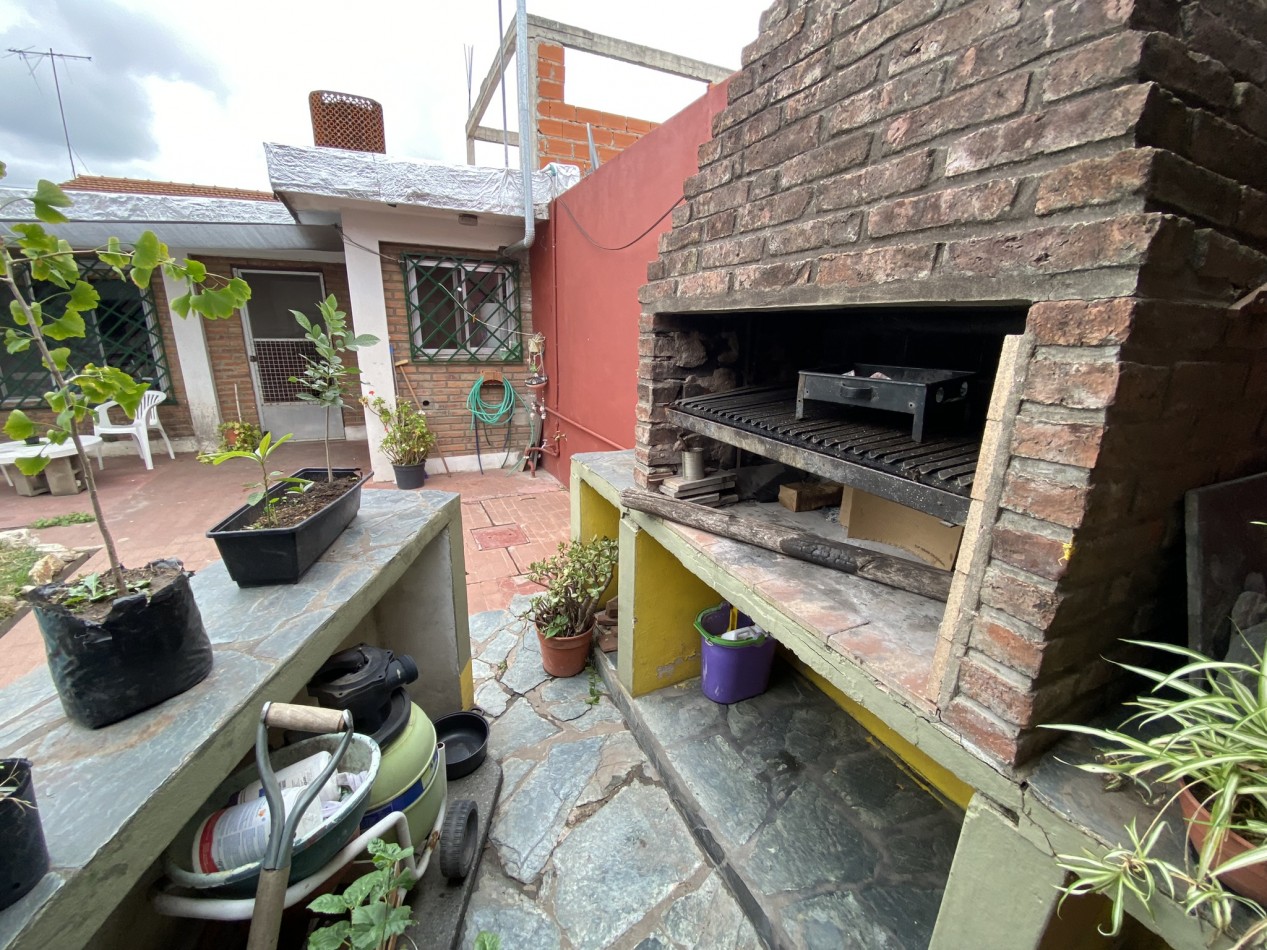 Casa en venta de 3 Dorm. C/Cochera en Ciudad Evita