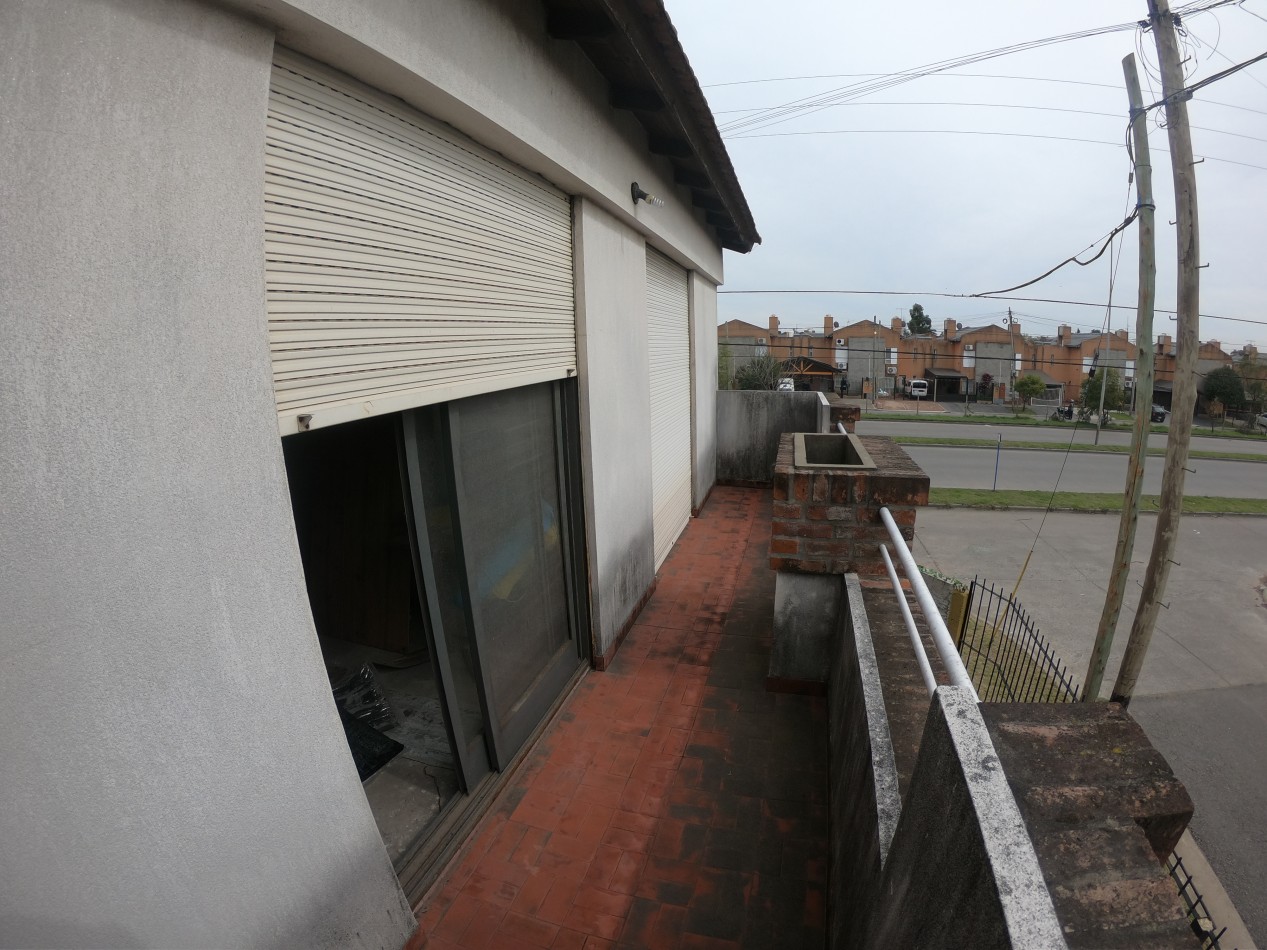 Casa en Venta de Dos Plantas - B. Cotevi