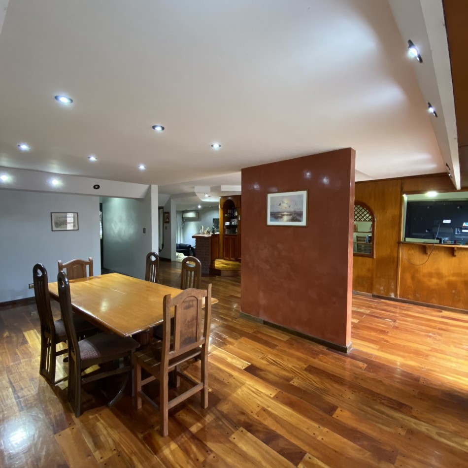 Casa 5 Ambientes, Lomas de Zamora