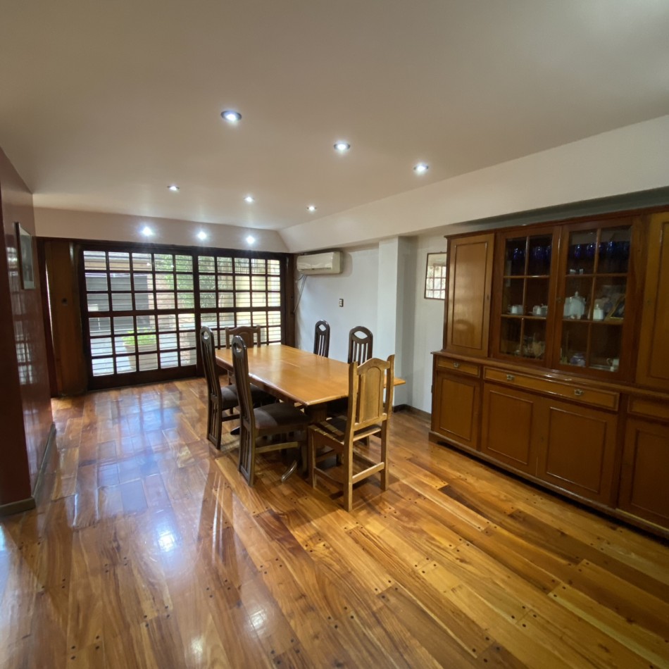 Casa 5 Ambientes, Lomas de Zamora