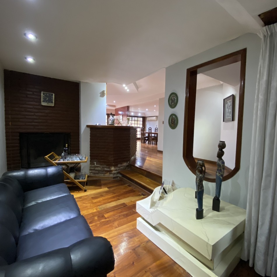 Casa 5 Ambientes, Lomas de Zamora