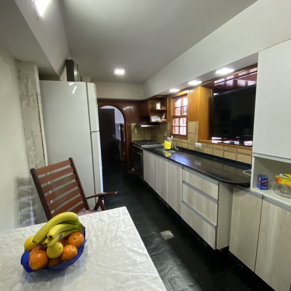 Casa 5 Ambientes, Lomas de Zamora