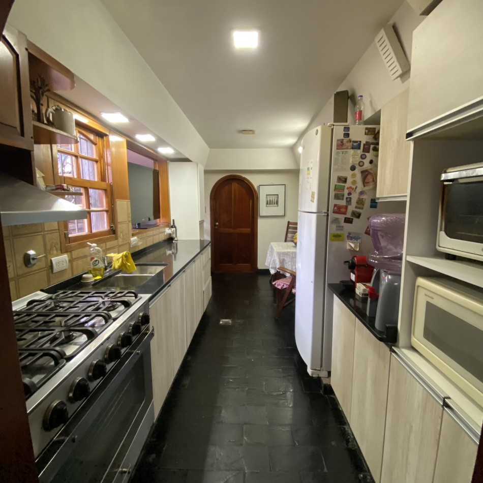 Casa 5 Ambientes, Lomas de Zamora