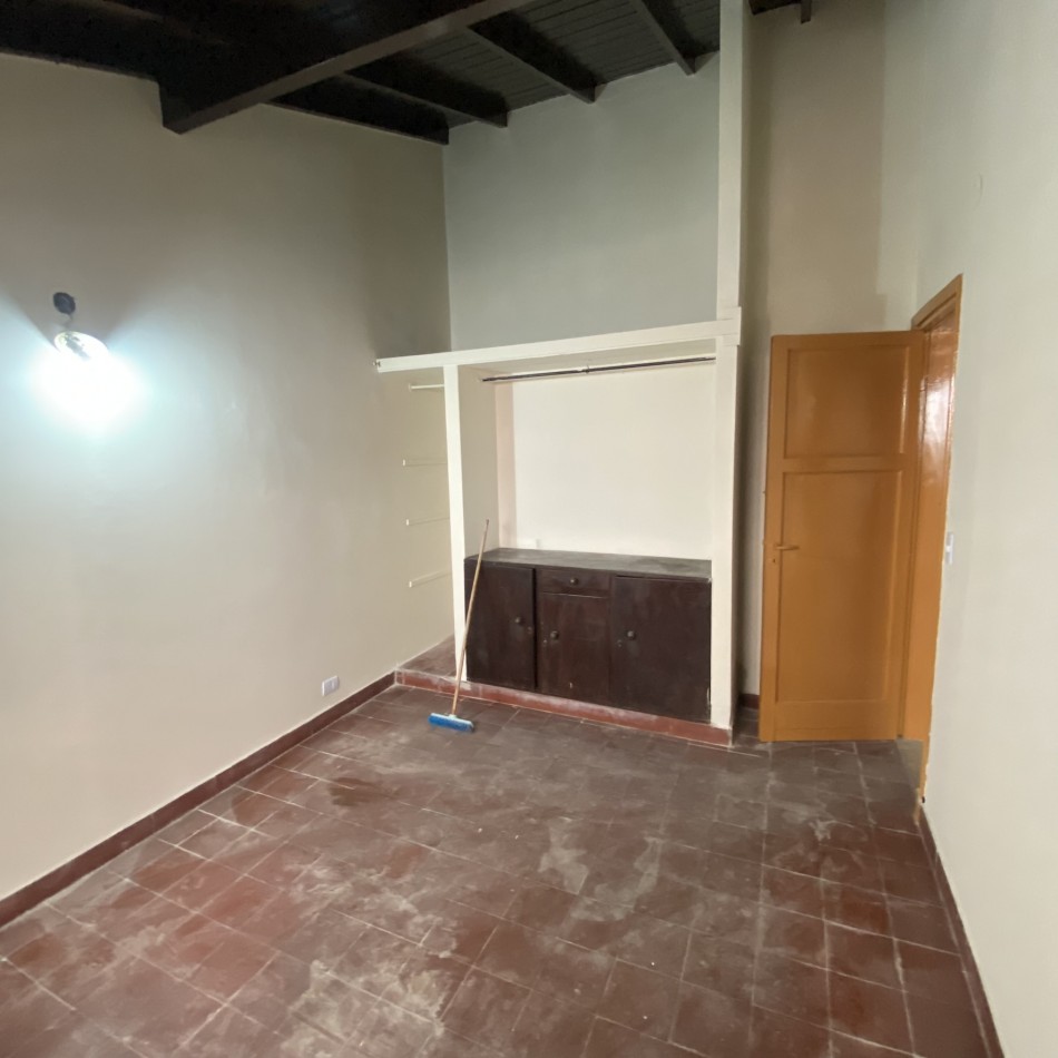 Chalet 3 ambientes con Galpon - Ciudad Evita