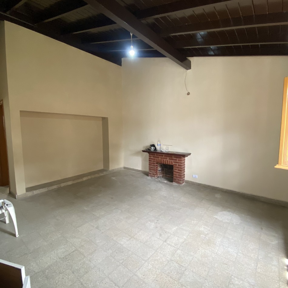 Chalet 3 ambientes con Galpon - Ciudad Evita