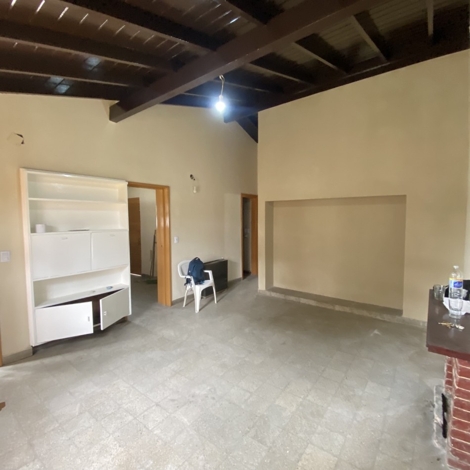 Chalet 3 ambientes con Galpon - Ciudad Evita