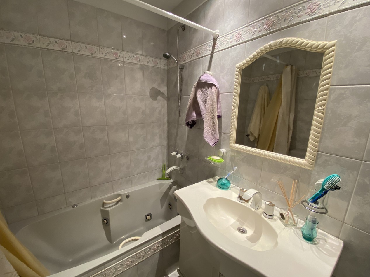 Chalet de 3 ambientes con piscina, Ciudad Evita