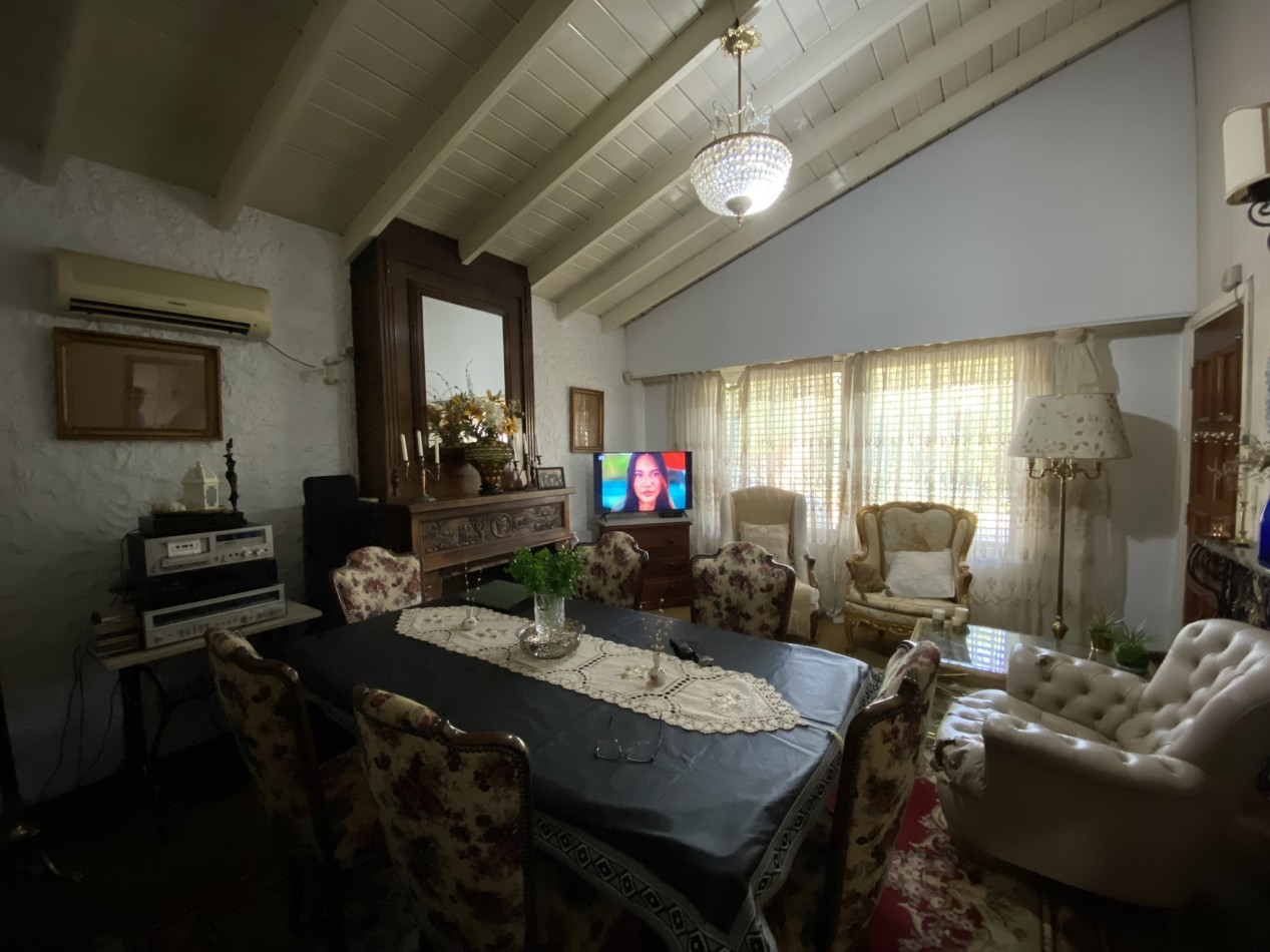 Chalet de 3 ambientes con piscina, Ciudad Evita