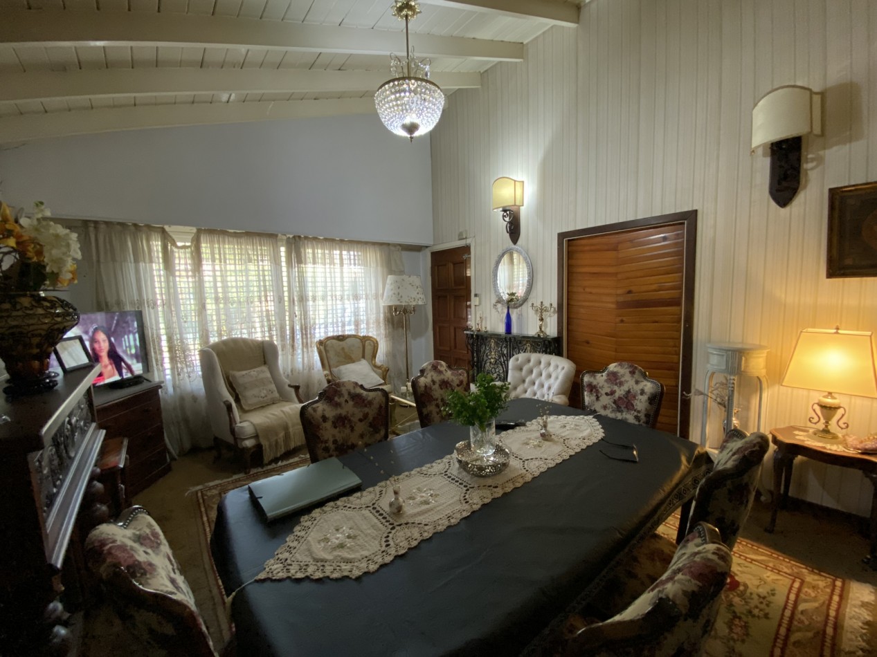 Chalet de 3 ambientes con piscina, Ciudad Evita