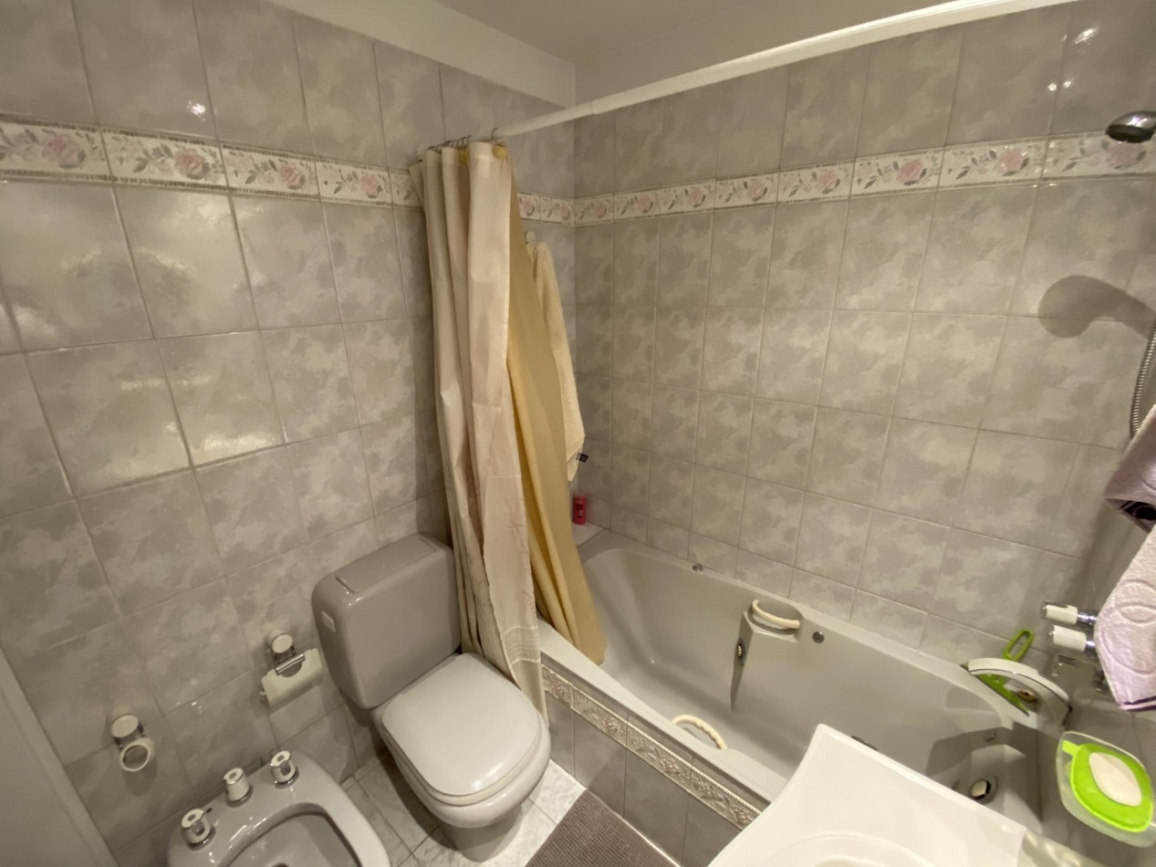 Chalet de 3 ambientes con piscina, Ciudad Evita