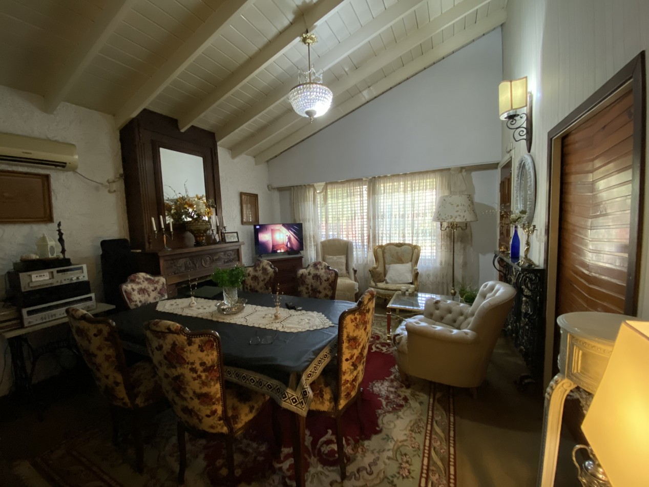 Chalet de 3 ambientes con piscina, Ciudad Evita