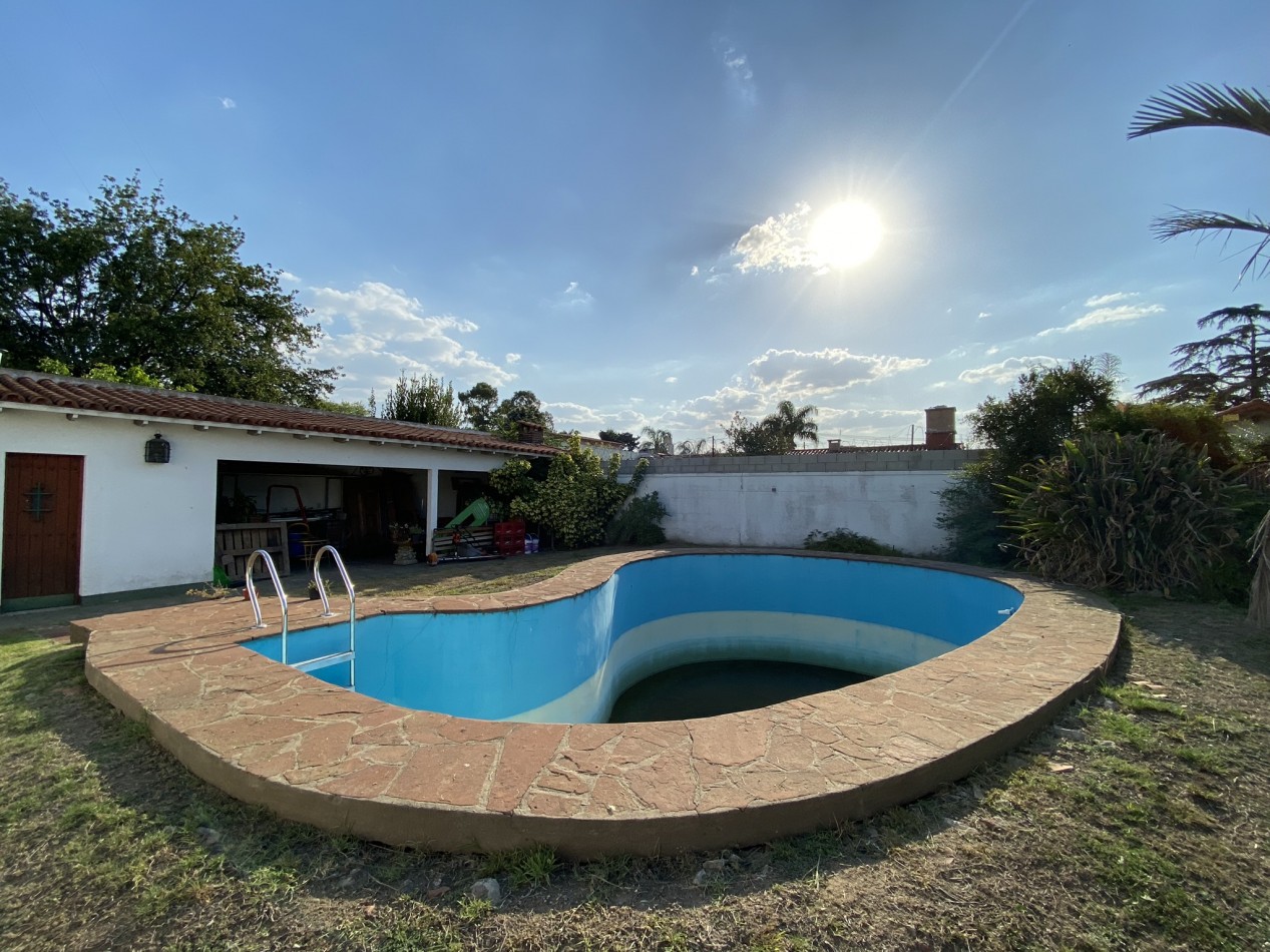 Chalet de 3 ambientes con piscina, Ciudad Evita