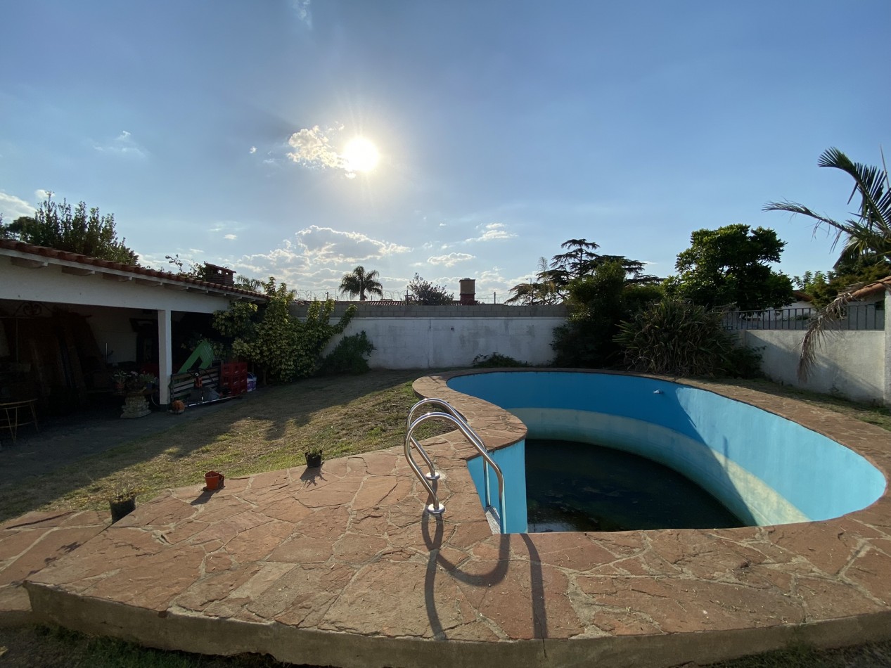 Chalet de 3 ambientes con piscina, Ciudad Evita
