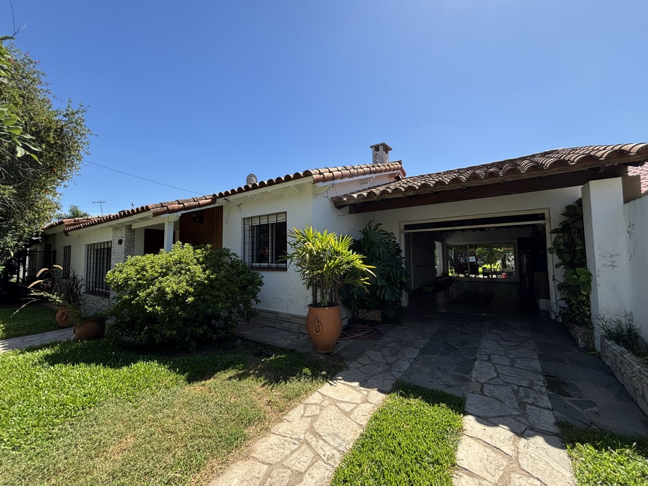Chalet 4 ambientes con Piscina - Ciudad Evita