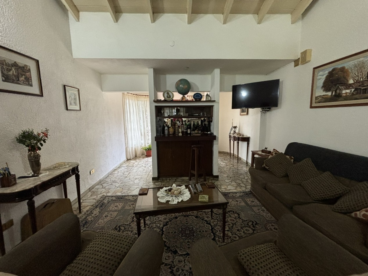 Chalet 5 ambientes con piscina - Circ. 3ra, Ciudad Evita