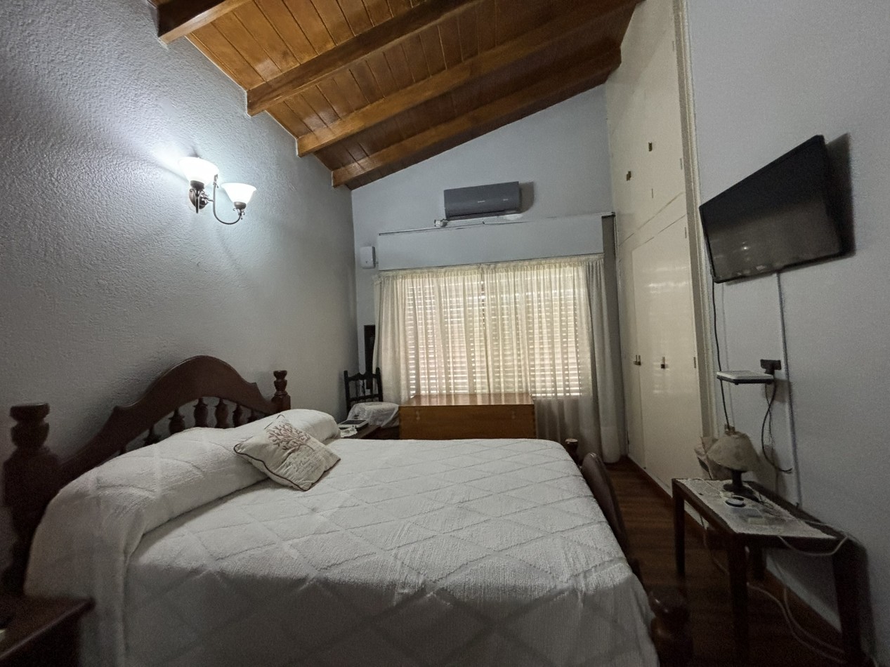 Chalet 5 ambientes con piscina - Circ. 3ra, Ciudad Evita