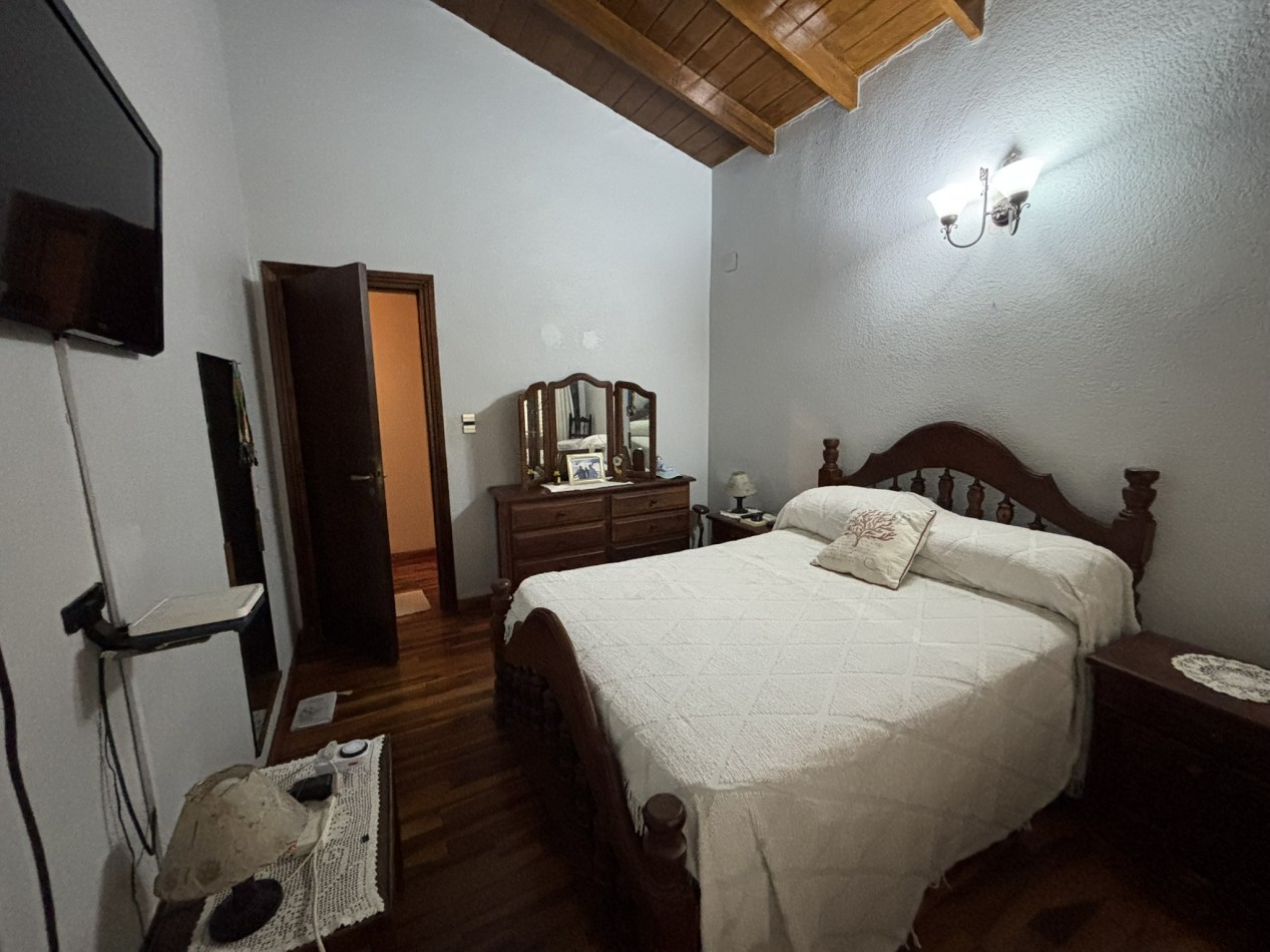 Chalet 5 ambientes con piscina - Circ. 3ra, Ciudad Evita