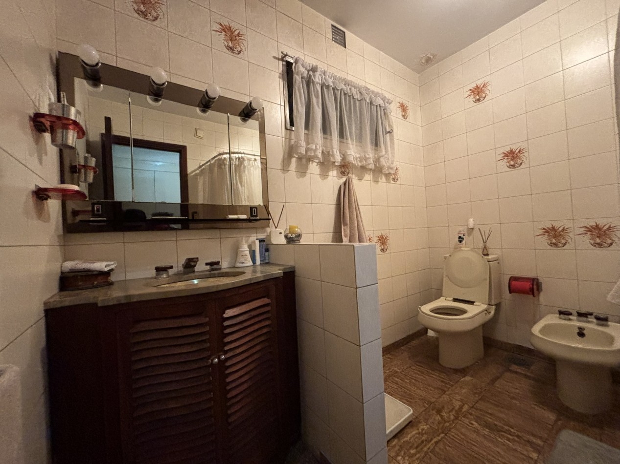 Chalet 5 ambientes con piscina - Circ. 3ra, Ciudad Evita