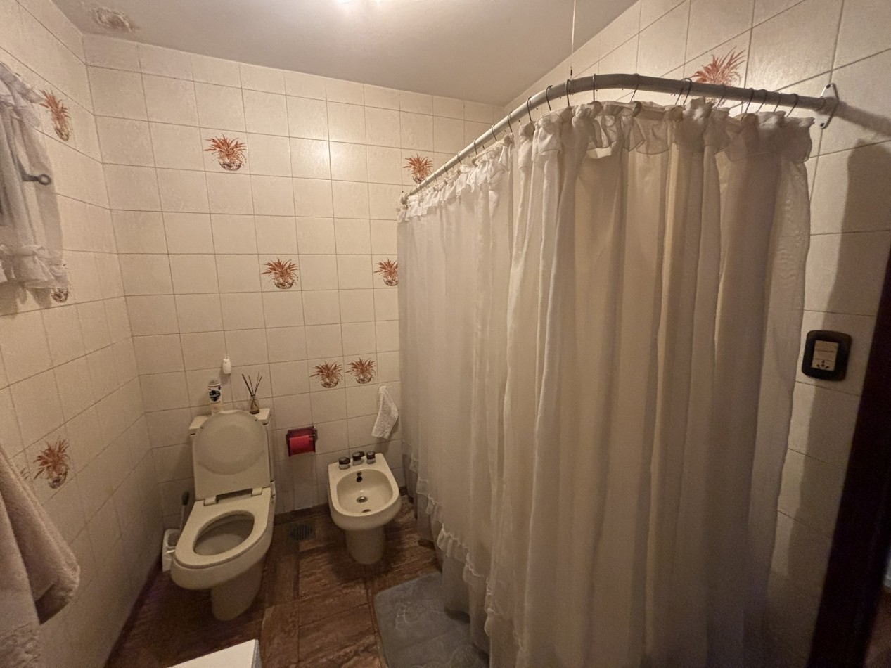 Chalet 5 ambientes con piscina - Circ. 3ra, Ciudad Evita