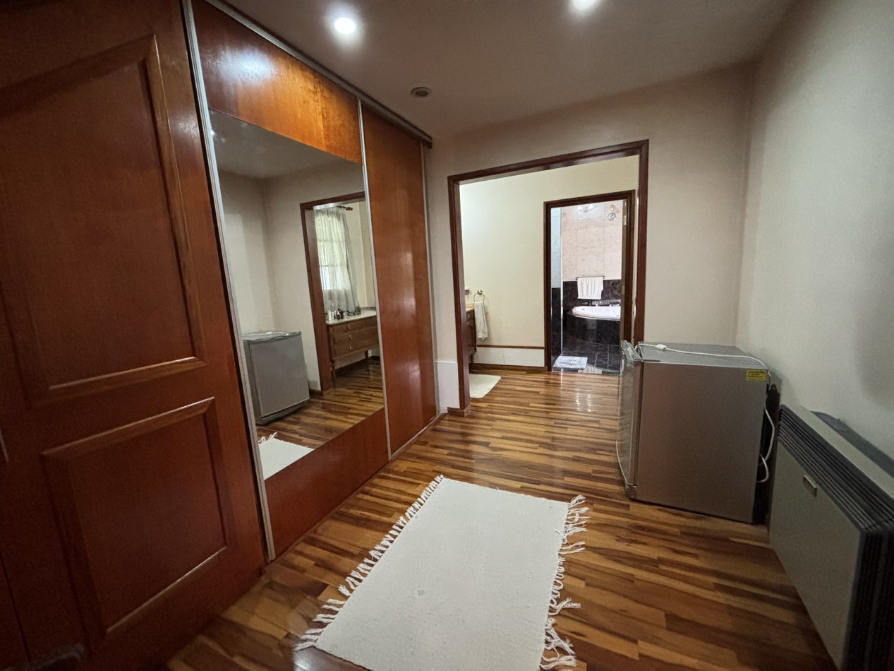Chalet 5 ambientes con piscina - Circ. 3ra, Ciudad Evita