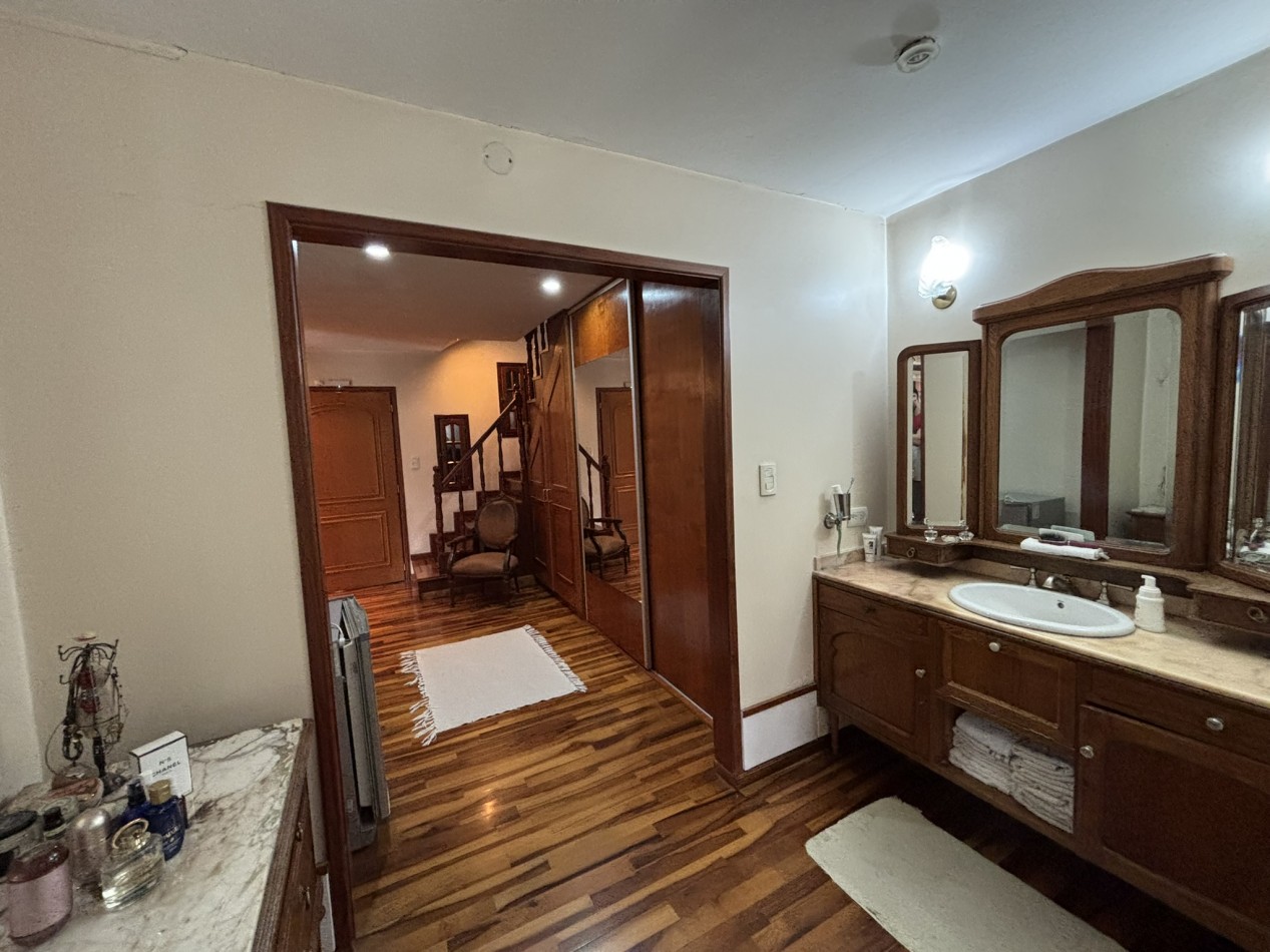 Chalet 5 ambientes con piscina - Circ. 3ra, Ciudad Evita