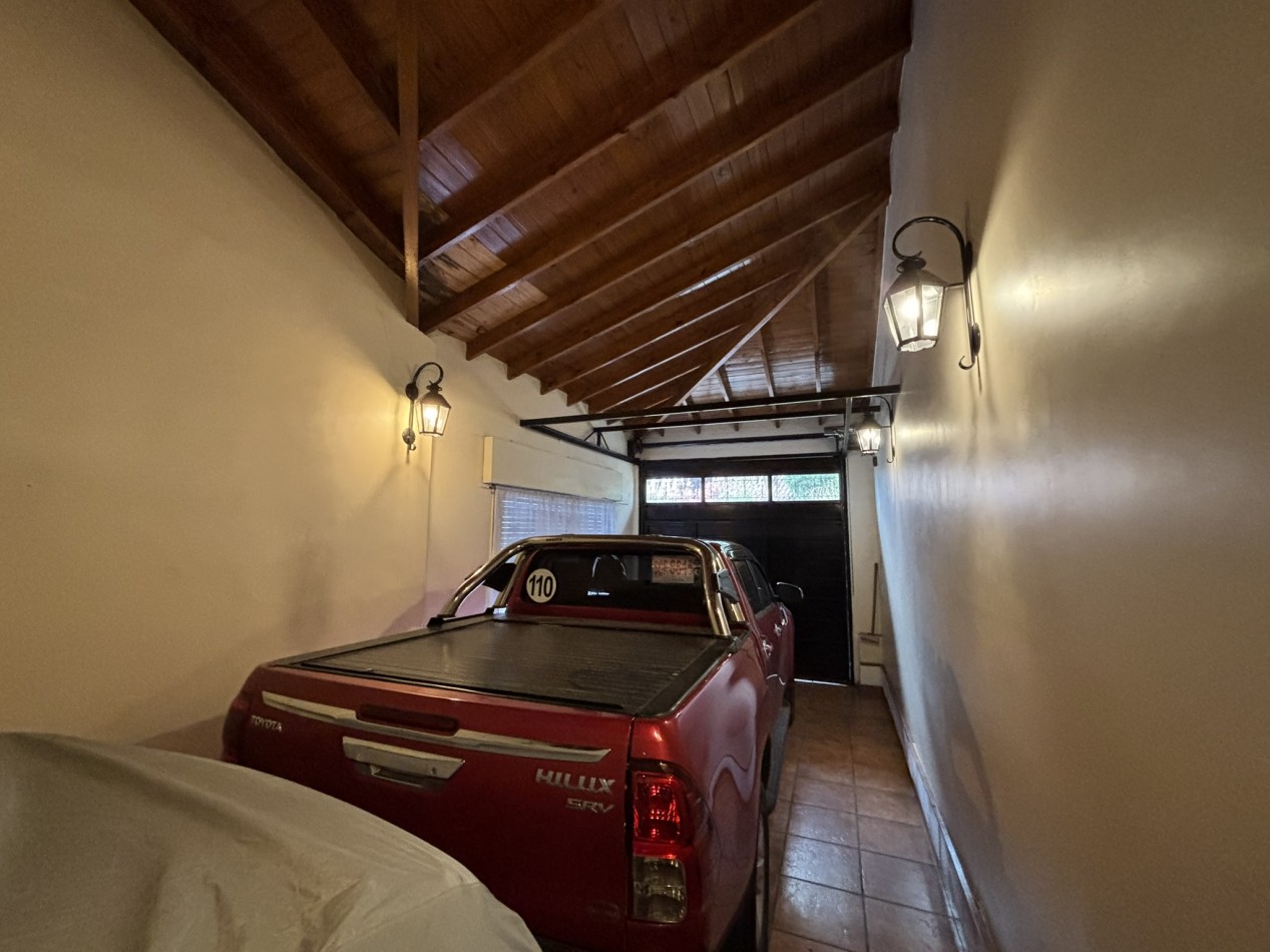 Chalet 5 ambientes con piscina - Circ. 3ra, Ciudad Evita